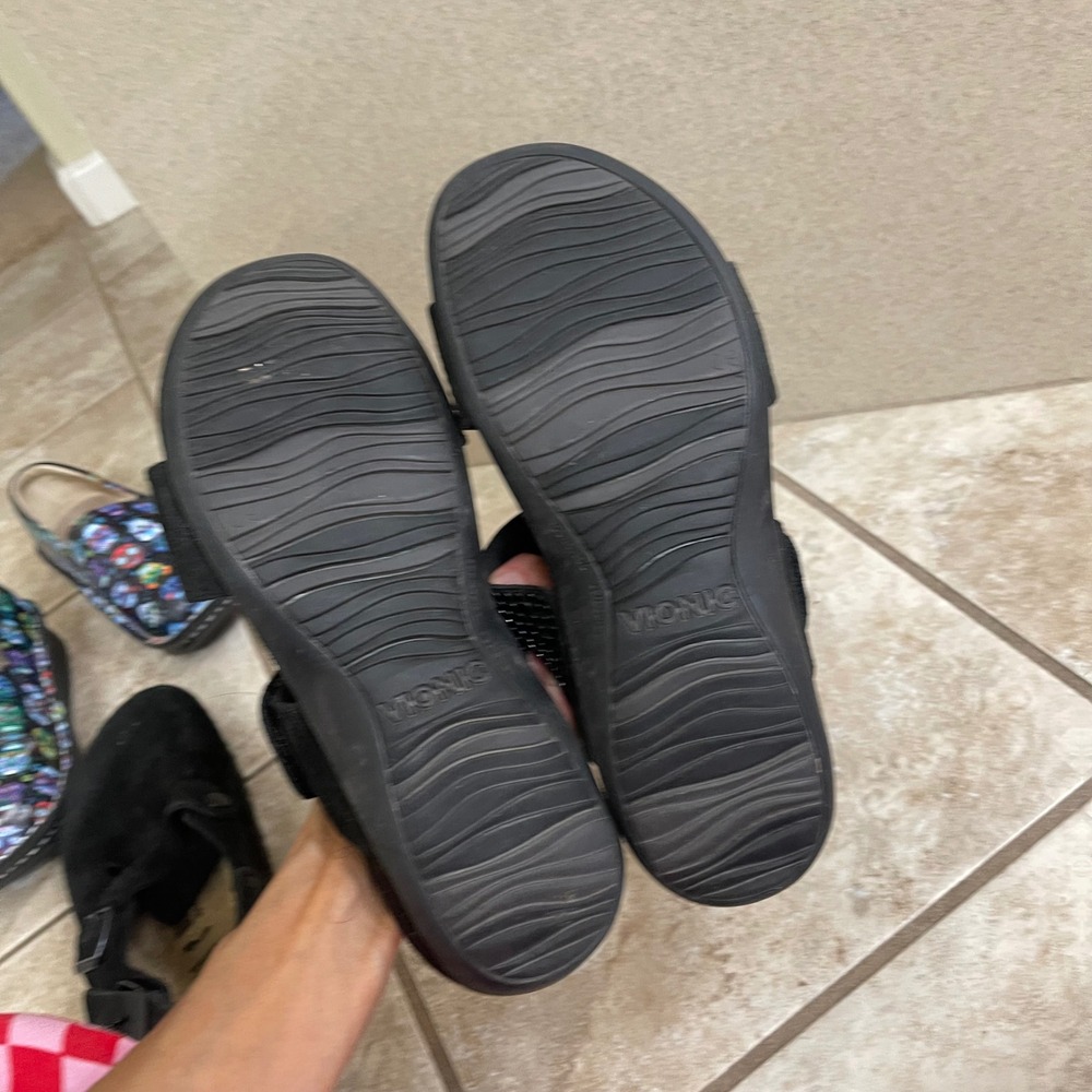 Vionic Samoa Black Studded Orthotic Slide Sandals Womens Size 9 comfort beach - Picture 6 of 8